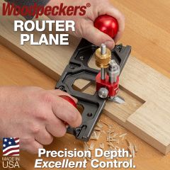 With the blade lifting mechanism positioned in the middle and a spearpoint blade facing outward, small shavings are being removed from a deep pocket all the way into a 90-degree corner.