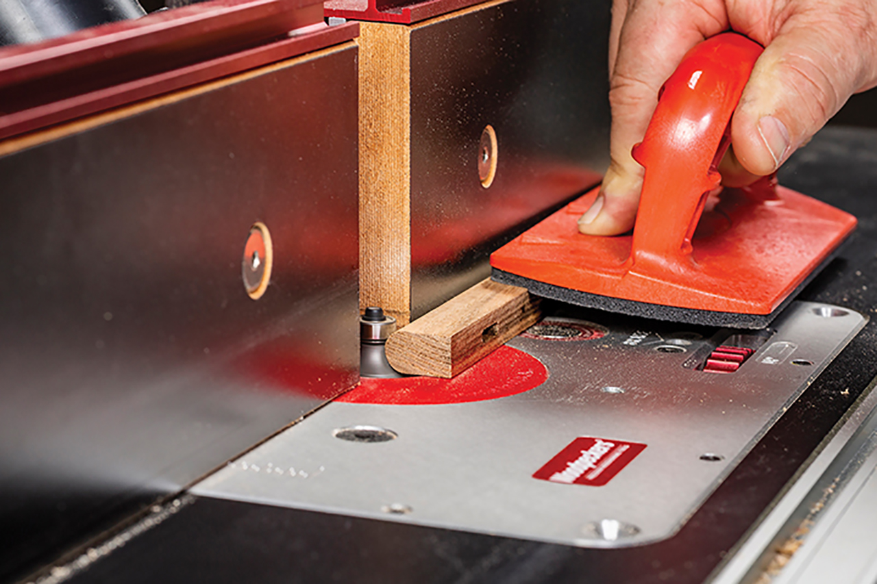  bullnosed the edge of the tray lips with a 1/4" roundover bit in the router table